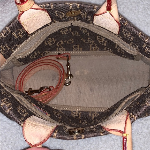 Dooney and Bourke crossbody bag - Picture 6 of 6